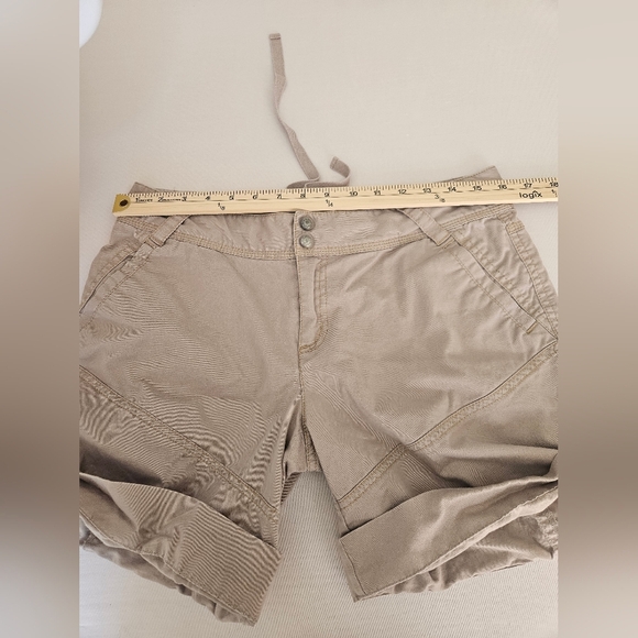 Athleta- Cargo Shorts Women's 30 Khaki - Picture 2 of 8